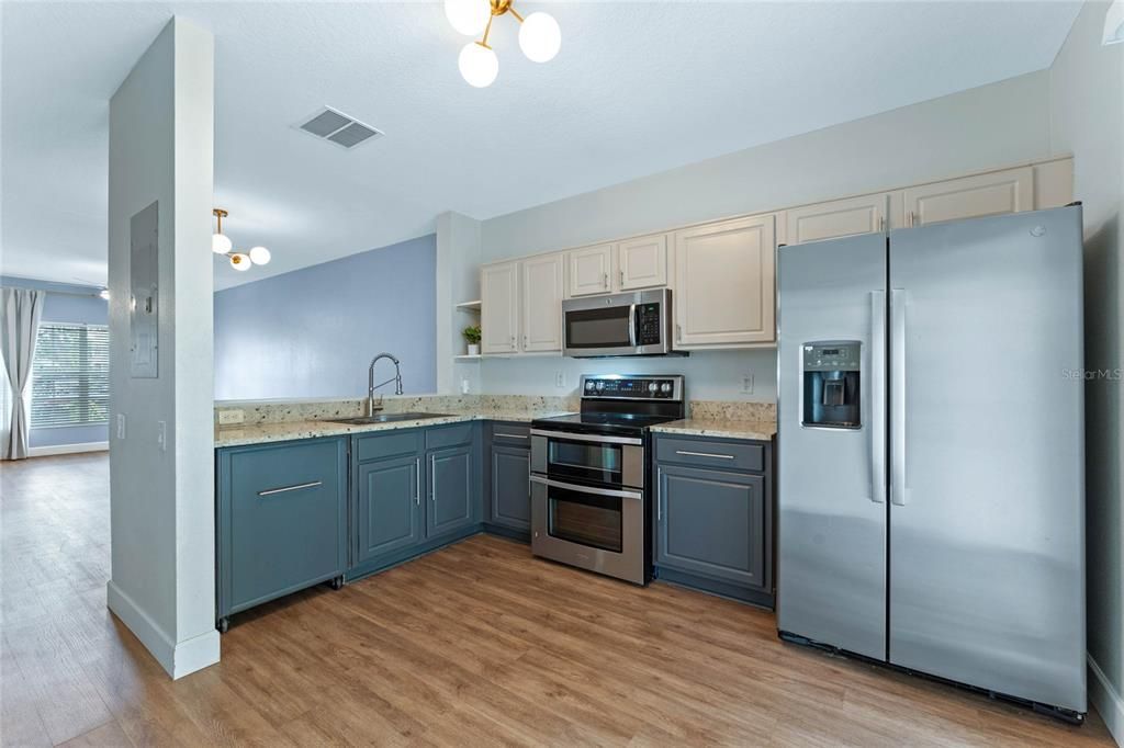 For Sale: $259,000 (2 beds, 2 baths, 1095 Square Feet)