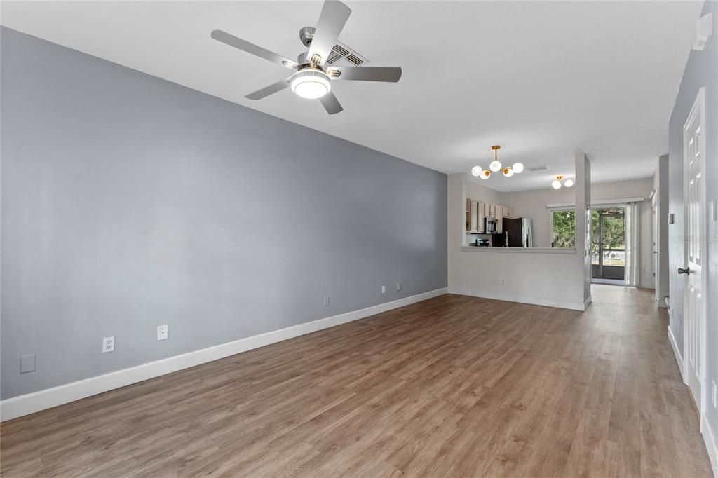 For Sale: $259,000 (2 beds, 2 baths, 1095 Square Feet)