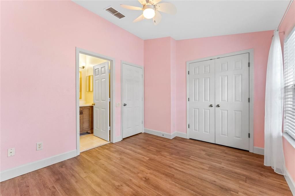 For Sale: $259,000 (2 beds, 2 baths, 1095 Square Feet)