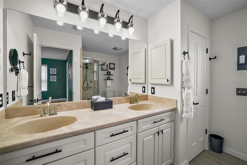 Master Bath/Dual Sinks