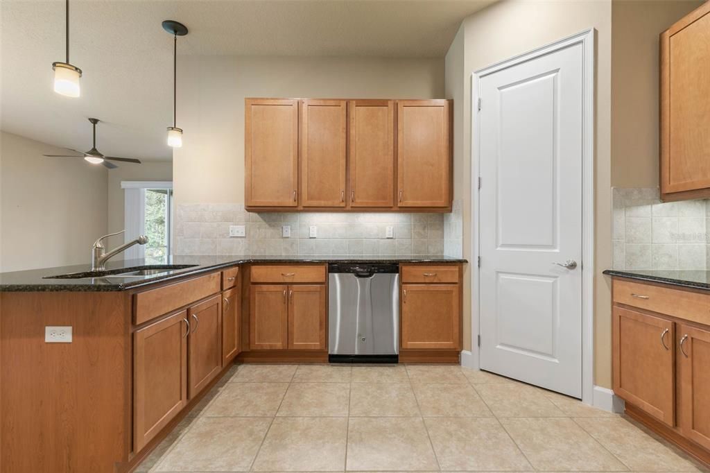 Active With Contract: $349,900 (2 beds, 2 baths, 1510 Square Feet)