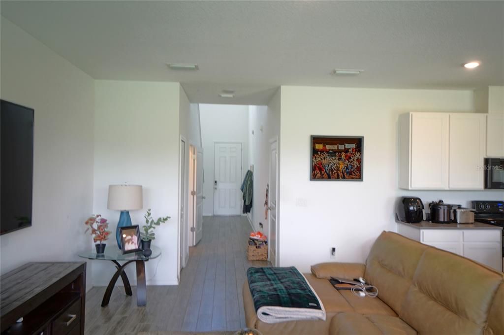 Active With Contract: $2,050 (3 beds, 2 baths, 1979 Square Feet)