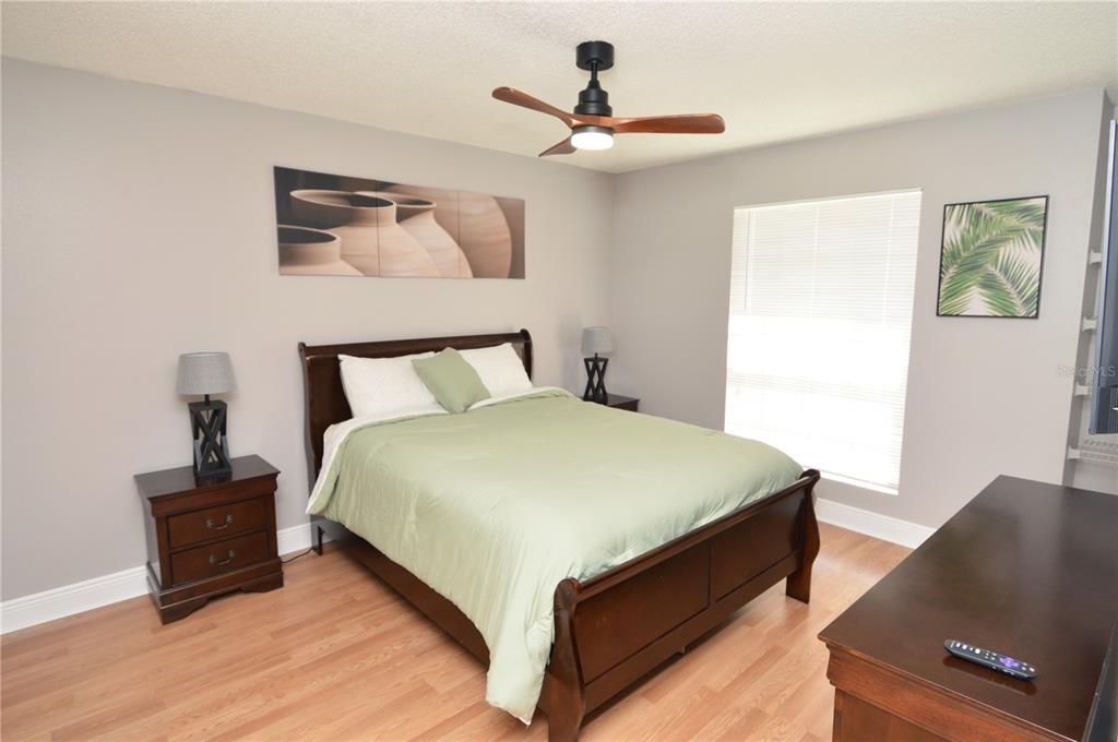 Active With Contract: $2,300 (2 beds, 2 baths, 1284 Square Feet)