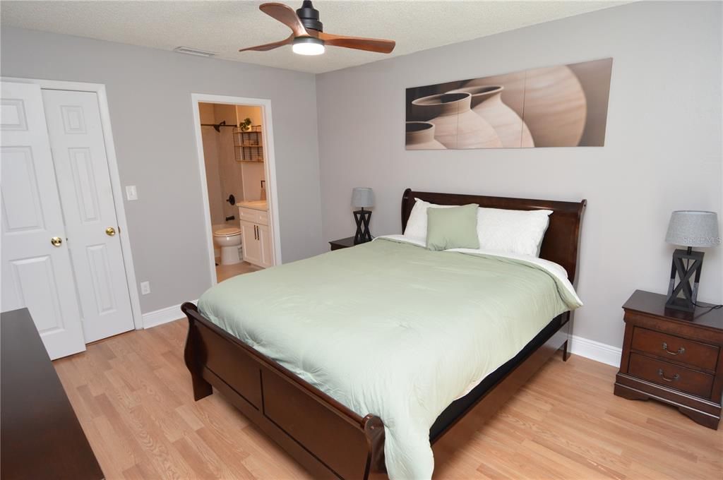 Active With Contract: $2,300 (2 beds, 2 baths, 1284 Square Feet)