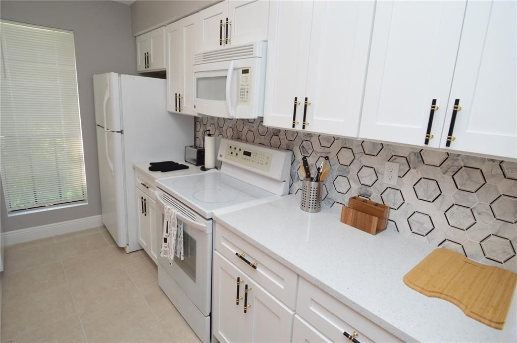 Active With Contract: $2,300 (2 beds, 2 baths, 1284 Square Feet)