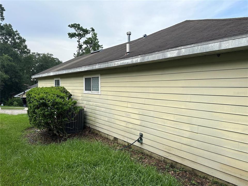 Active With Contract: $249,900 (4 beds, 2 baths, 1911 Square Feet)