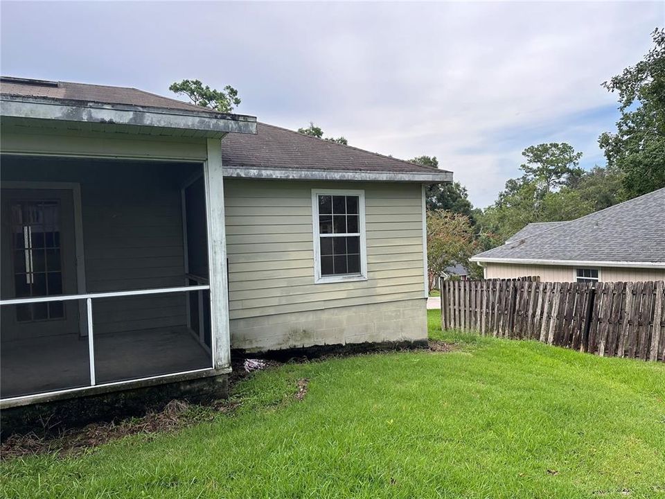 Active With Contract: $249,900 (4 beds, 2 baths, 1911 Square Feet)