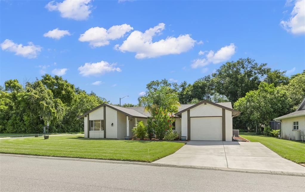 Active With Contract: $244,000 (2 beds, 2 baths, 1334 Square Feet)