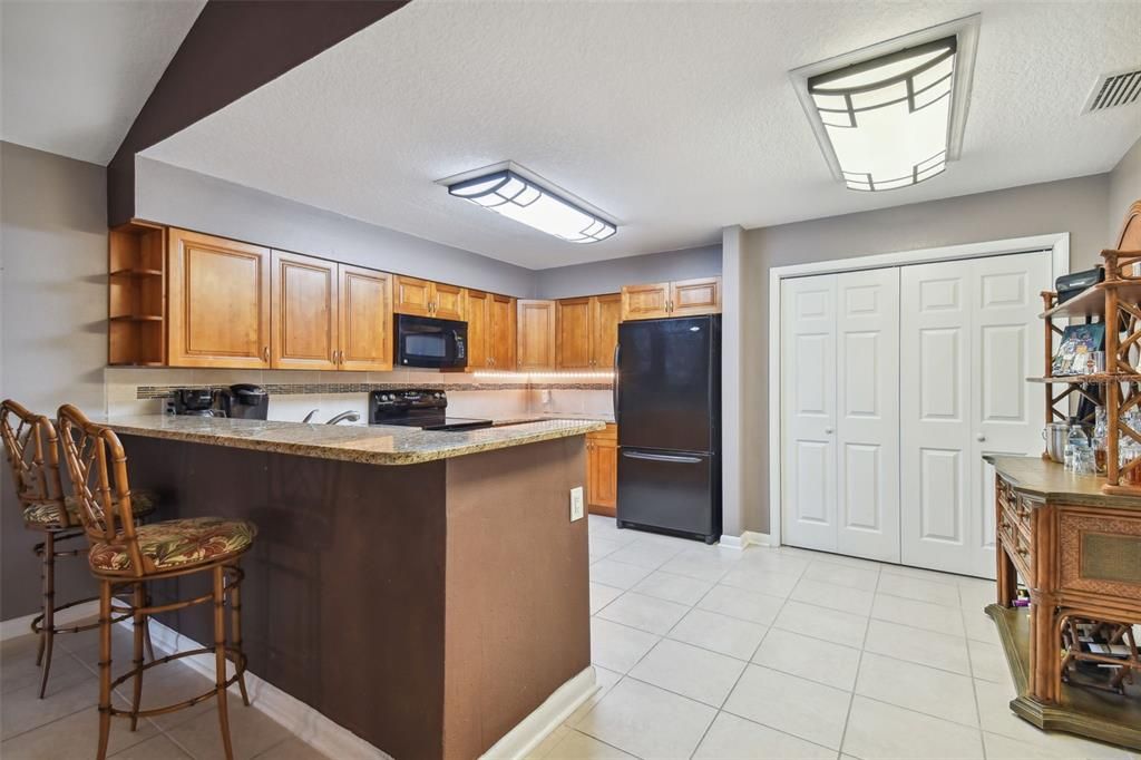 Active With Contract: $245,000 (2 beds, 2 baths, 1192 Square Feet)