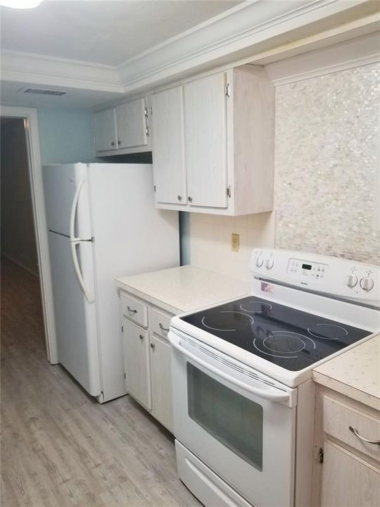 For Sale: $128,400 (1 beds, 1 baths, 1035 Square Feet)