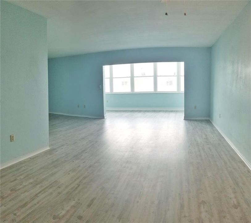 For Sale: $128,400 (1 beds, 1 baths, 1035 Square Feet)