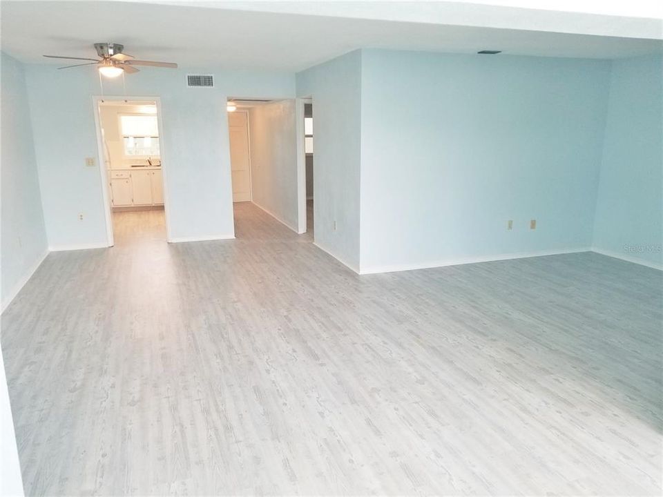 For Sale: $128,400 (1 beds, 1 baths, 1035 Square Feet)