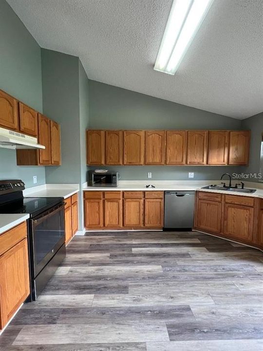 For Rent: $1,995 (3 beds, 2 baths, 1554 Square Feet)