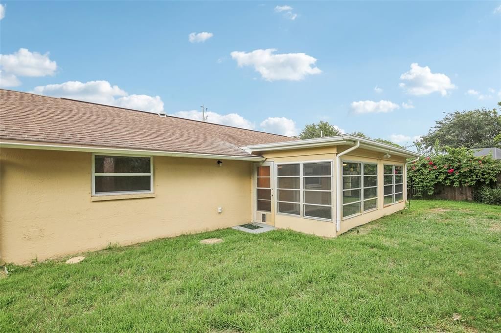 Active With Contract: $239,900 (2 beds, 2 baths, 1194 Square Feet)