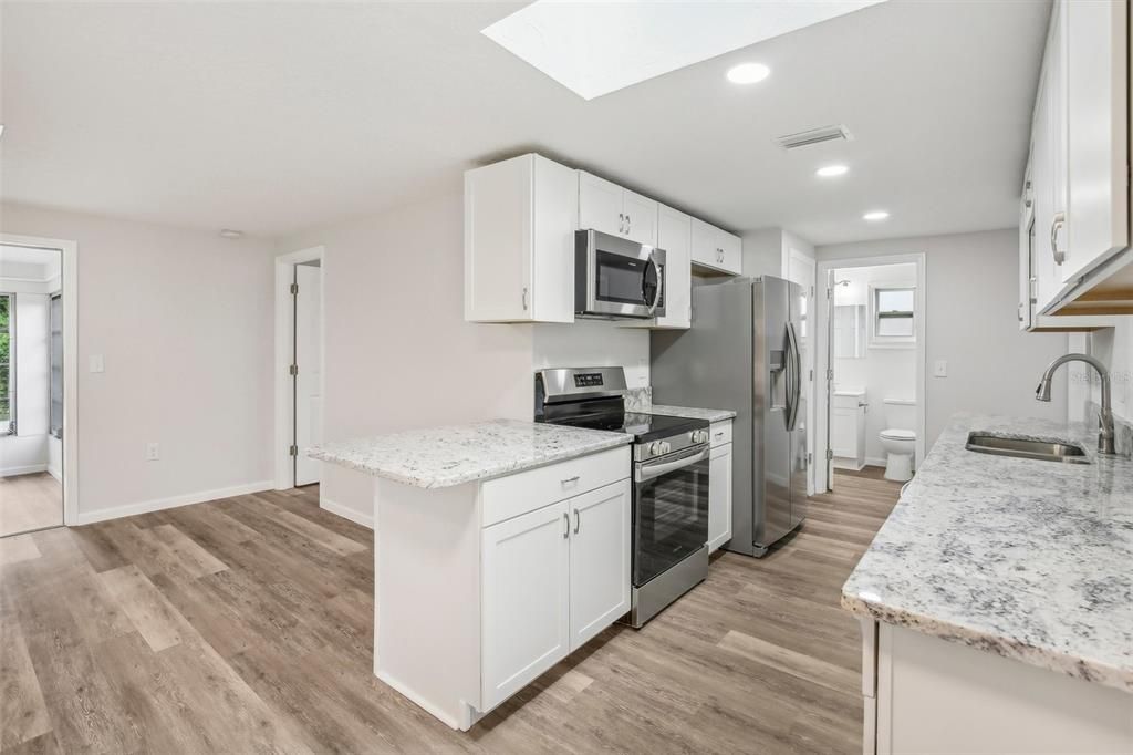 Active With Contract: $239,900 (2 beds, 2 baths, 1194 Square Feet)