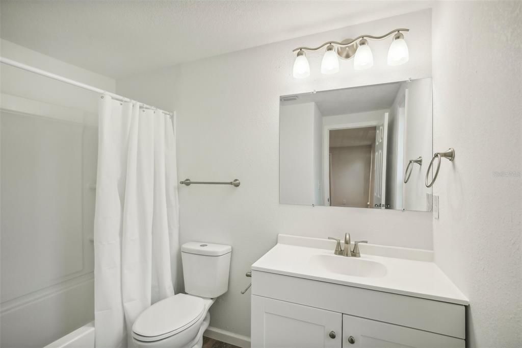 Active With Contract: $239,900 (2 beds, 2 baths, 1194 Square Feet)