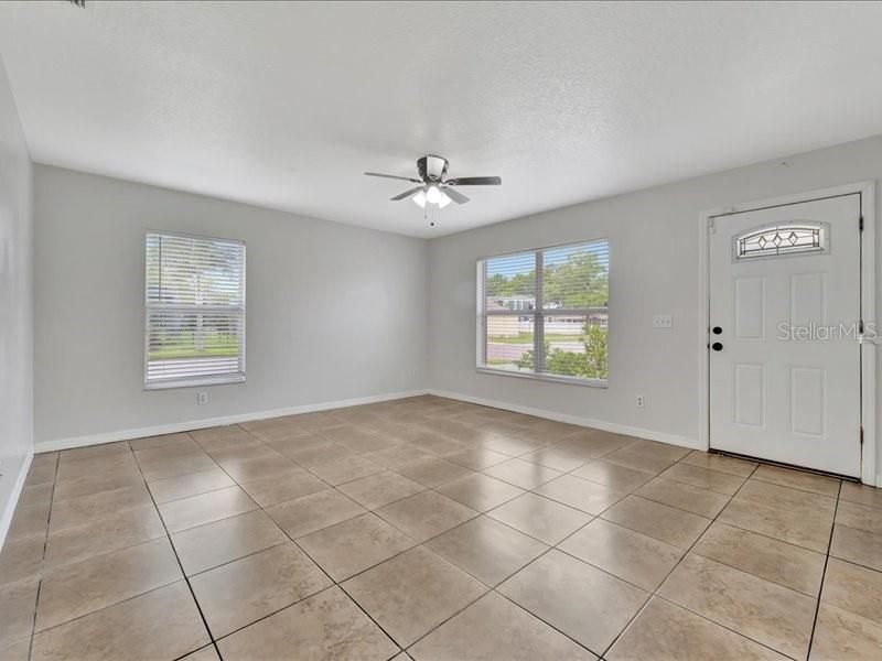 Active With Contract: $2,600 (3 beds, 2 baths, 1200 Square Feet)