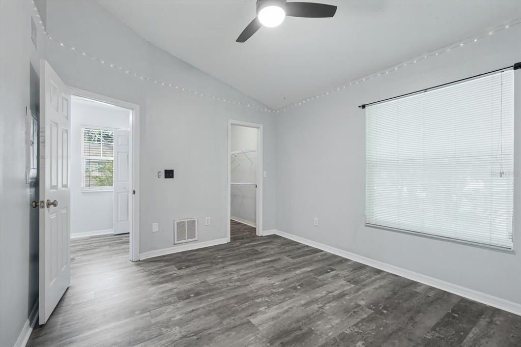 Active With Contract: $1,800 (2 beds, 1 baths, 1242 Square Feet)