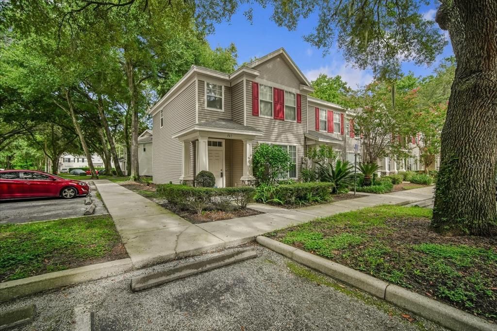 Active With Contract: $1,800 (2 beds, 1 baths, 1242 Square Feet)