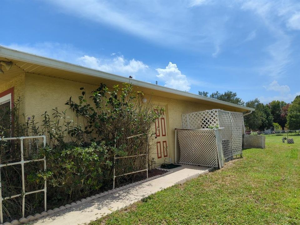 For Sale: $370,000 (3 beds, 2 baths, 1648 Square Feet)