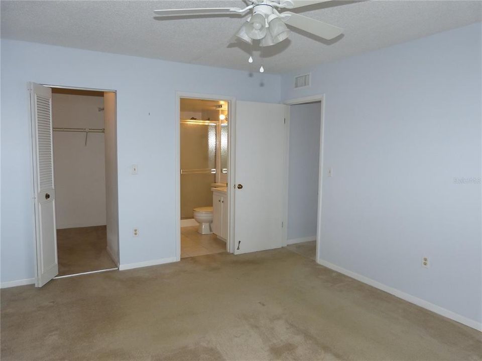 For Rent: $1,600 (2 beds, 2 baths, 979 Square Feet)