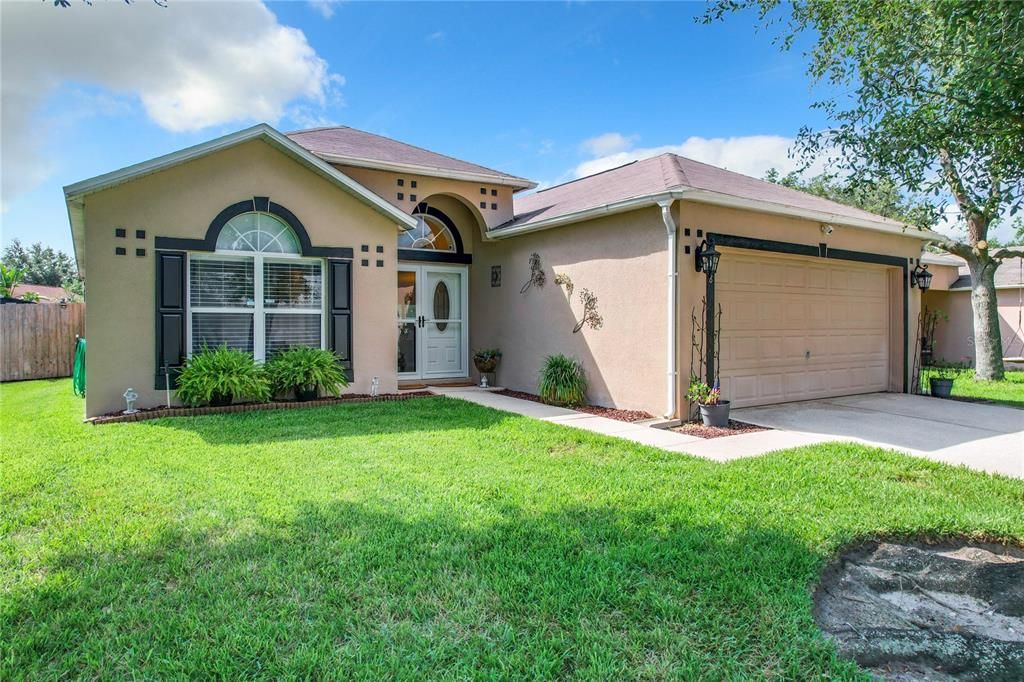 Active With Contract: $400,900 (3 beds, 2 baths, 1632 Square Feet)