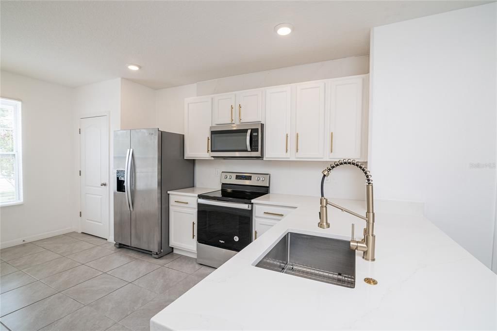 Active With Contract: $2,490 (3 beds, 2 baths, 1530 Square Feet)