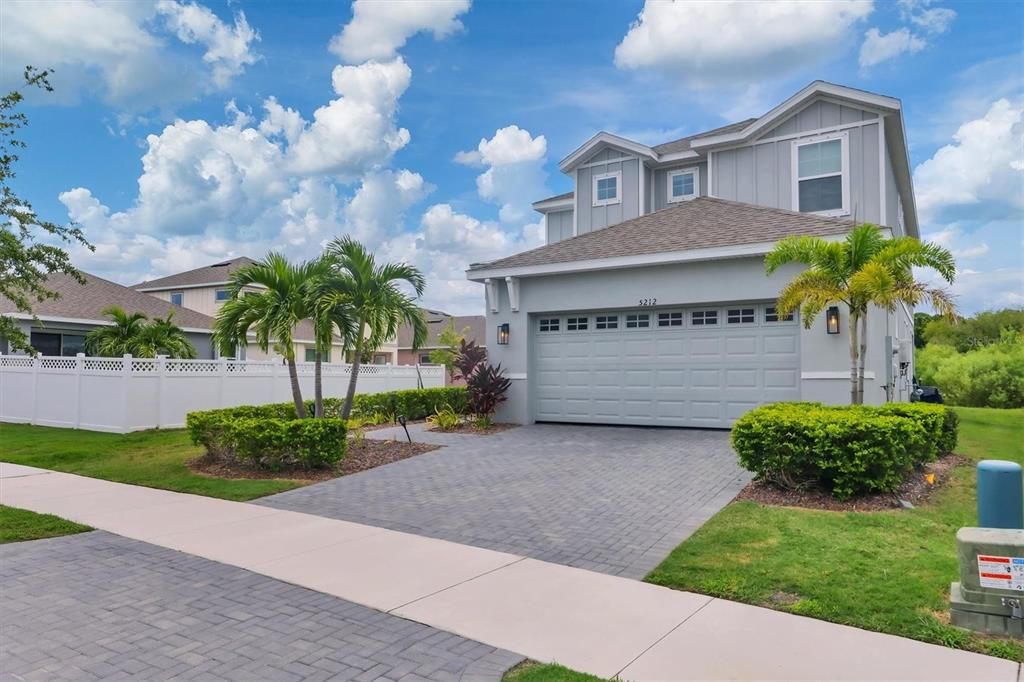 Active With Contract: $529,000 (4 beds, 3 baths, 2532 Square Feet)