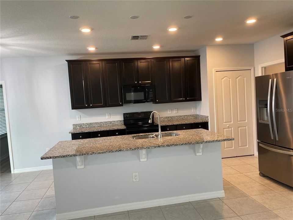 For Rent: $2,195 (3 beds, 2 baths, 1599 Square Feet)