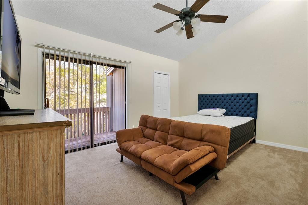 Active With Contract: $144,900 (2 beds, 1 baths, 1085 Square Feet)