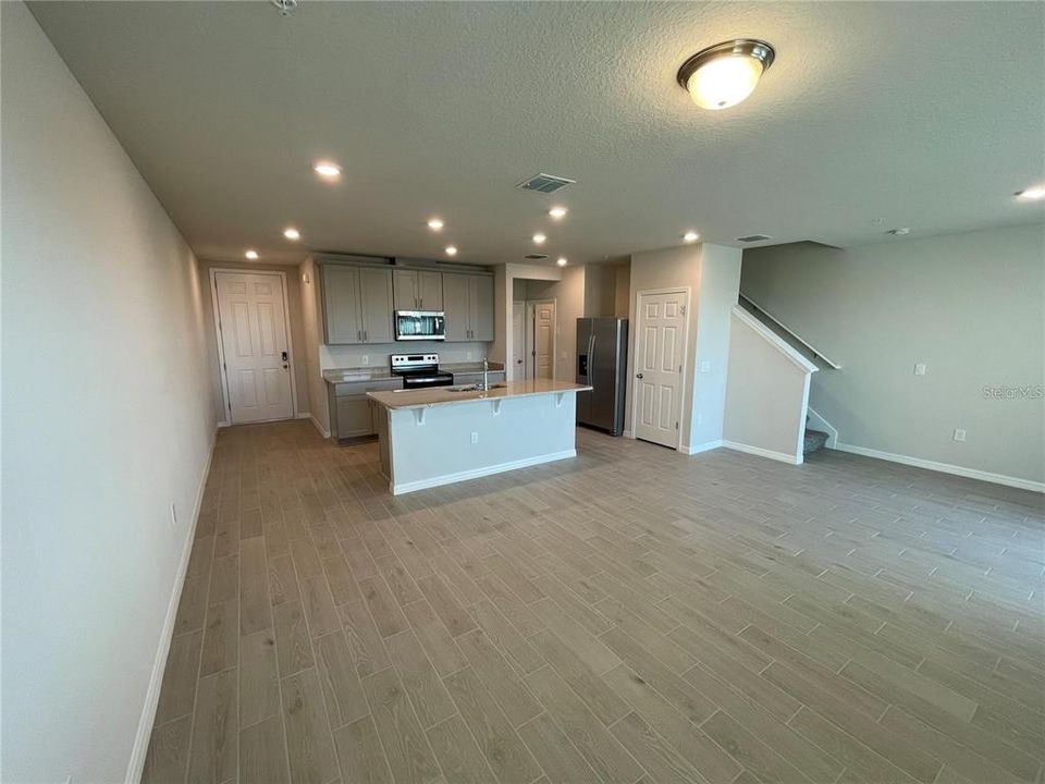 For Rent: $2,550 (3 beds, 2 baths, 1570 Square Feet)