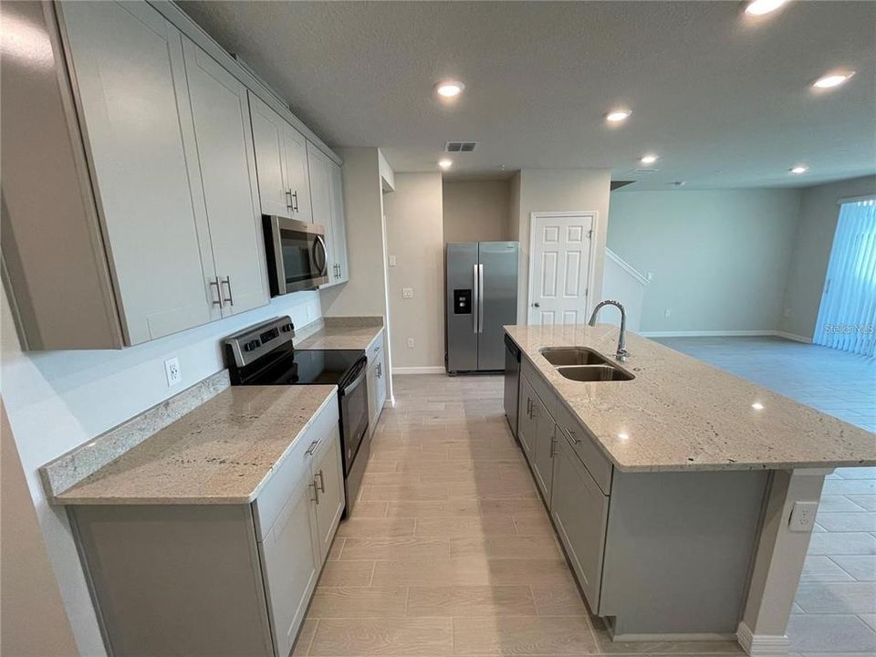 For Rent: $2,550 (3 beds, 2 baths, 1570 Square Feet)