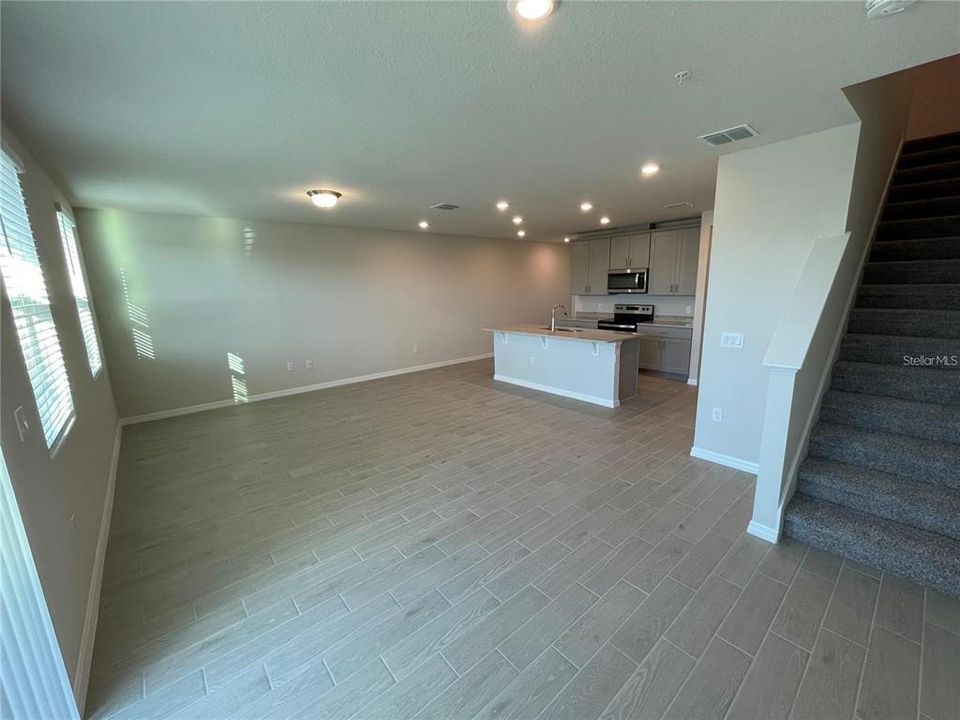 For Rent: $2,550 (3 beds, 2 baths, 1570 Square Feet)