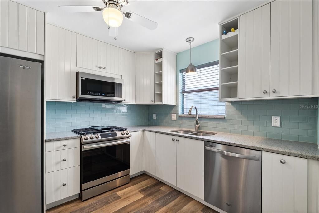 Active With Contract: $369,900 (2 beds, 2 baths, 1506 Square Feet)