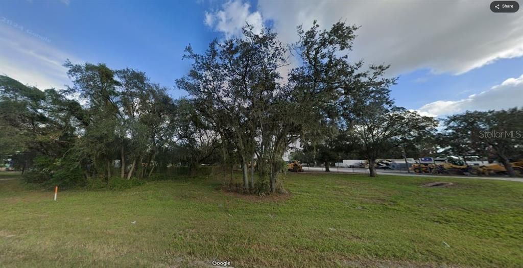 待售: $49,000 (1.26 acres)