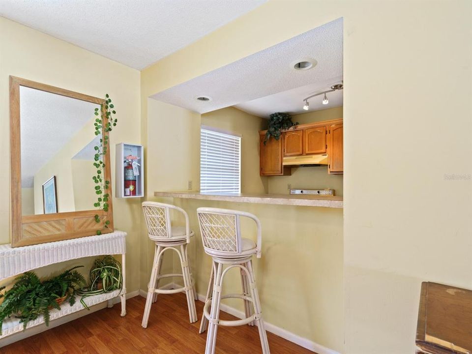 For Sale: $160,000 (2 beds, 2 baths, 894 Square Feet)