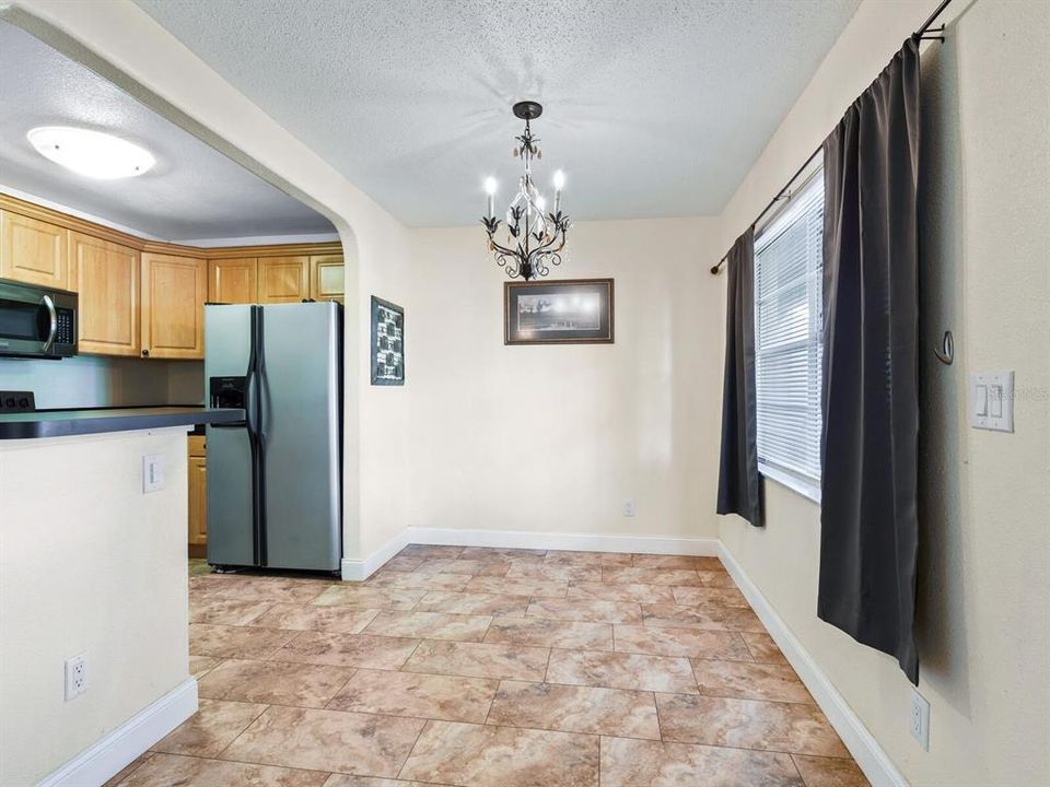 For Sale: $160,000 (2 beds, 2 baths, 894 Square Feet)