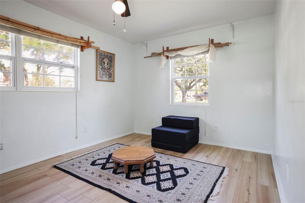 Active With Contract: $425,000 (3 beds, 2 baths, 1441 Square Feet)