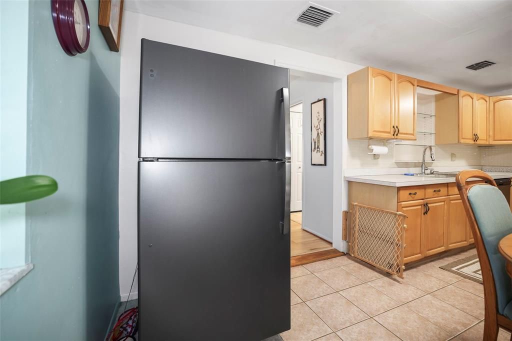 Active With Contract: $425,000 (3 beds, 2 baths, 1441 Square Feet)