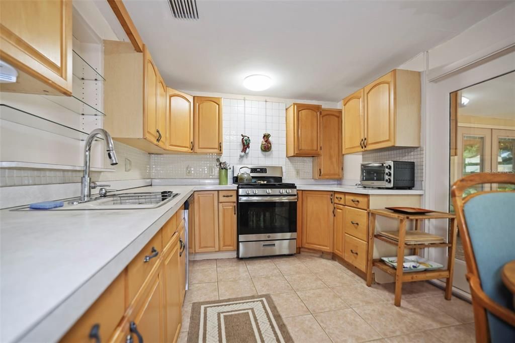 Active With Contract: $425,000 (3 beds, 2 baths, 1441 Square Feet)