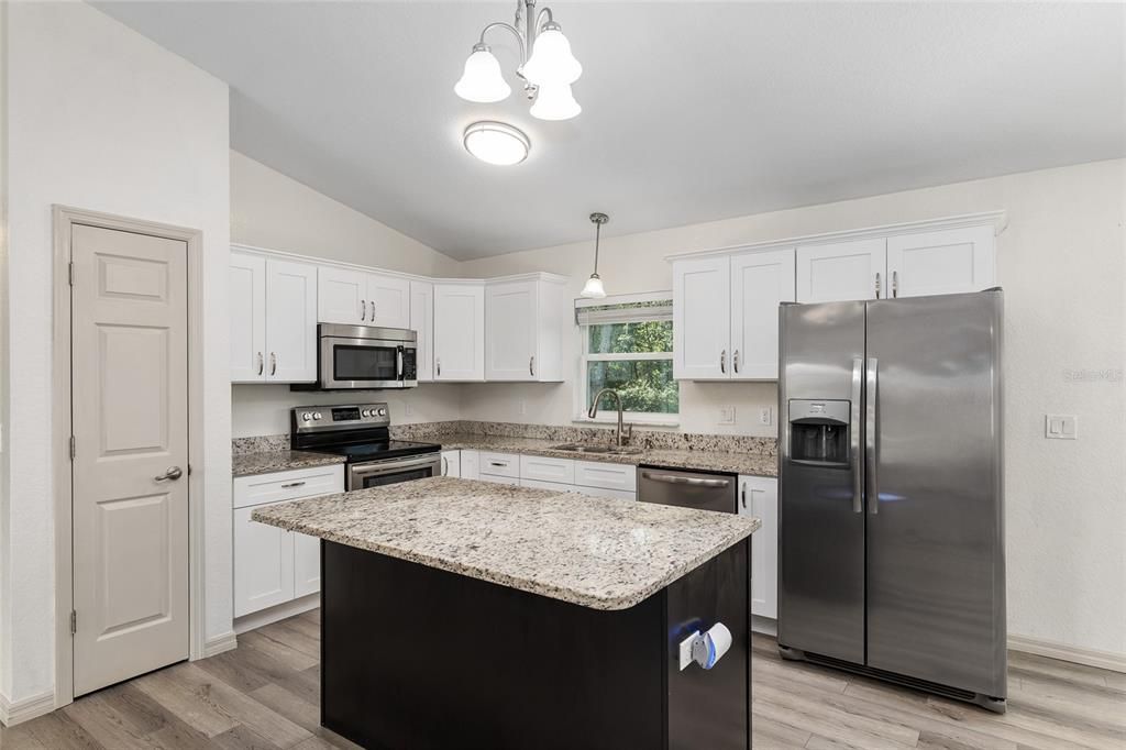 Active With Contract: $1,700 (3 beds, 2 baths, 1362 Square Feet)