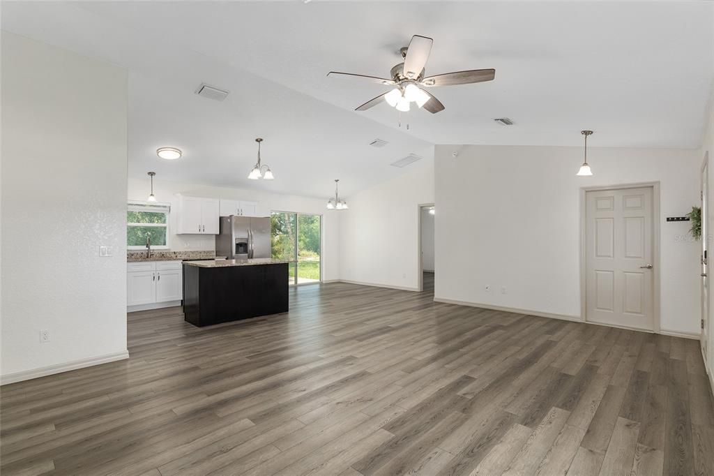 Active With Contract: $1,700 (3 beds, 2 baths, 1362 Square Feet)