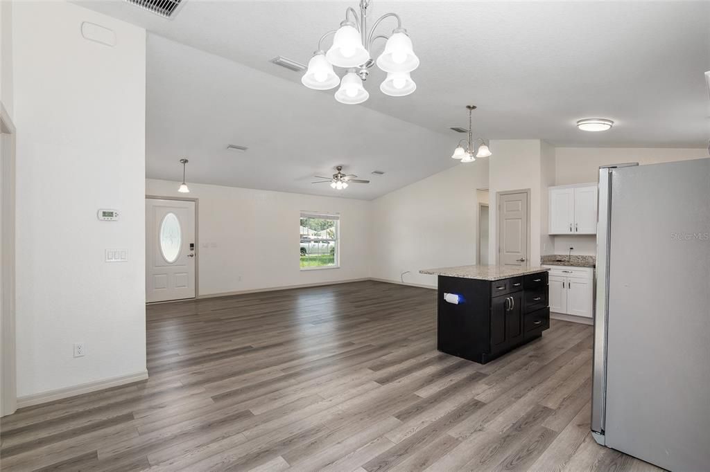 Active With Contract: $1,700 (3 beds, 2 baths, 1362 Square Feet)