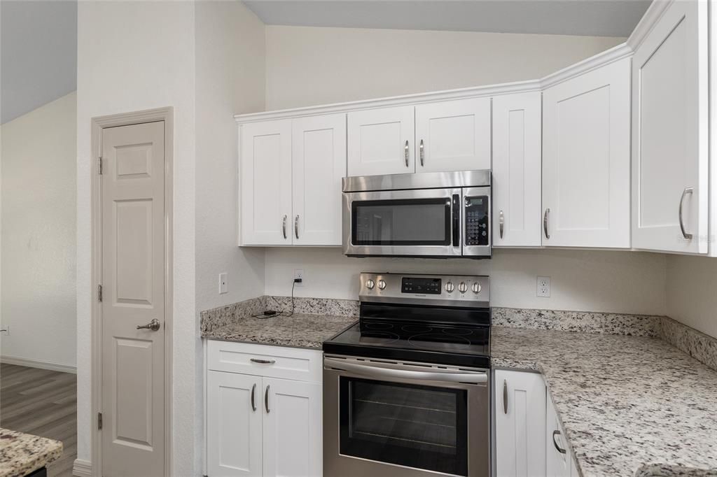 Active With Contract: $1,700 (3 beds, 2 baths, 1362 Square Feet)