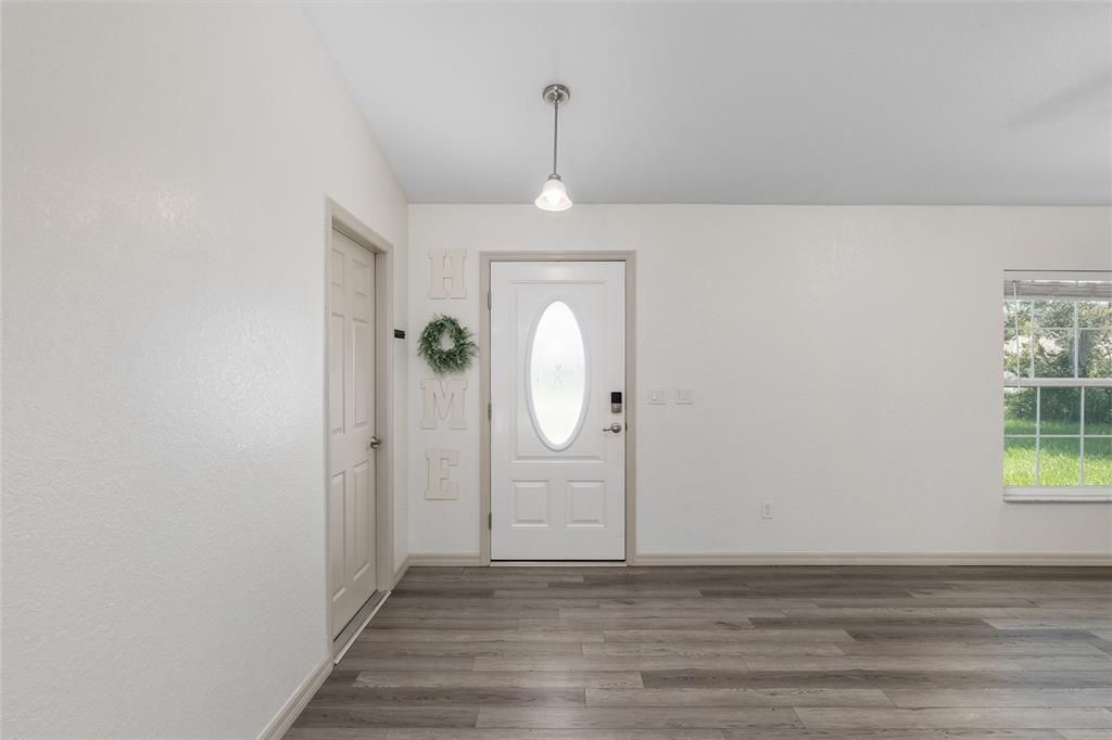 Active With Contract: $1,700 (3 beds, 2 baths, 1362 Square Feet)