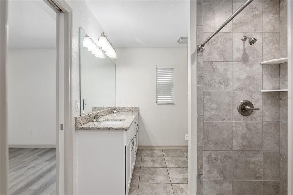 Active With Contract: $1,700 (3 beds, 2 baths, 1362 Square Feet)