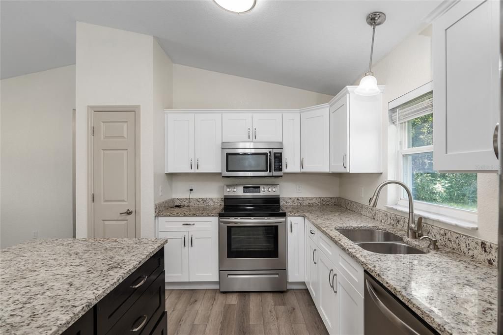 Active With Contract: $1,700 (3 beds, 2 baths, 1362 Square Feet)