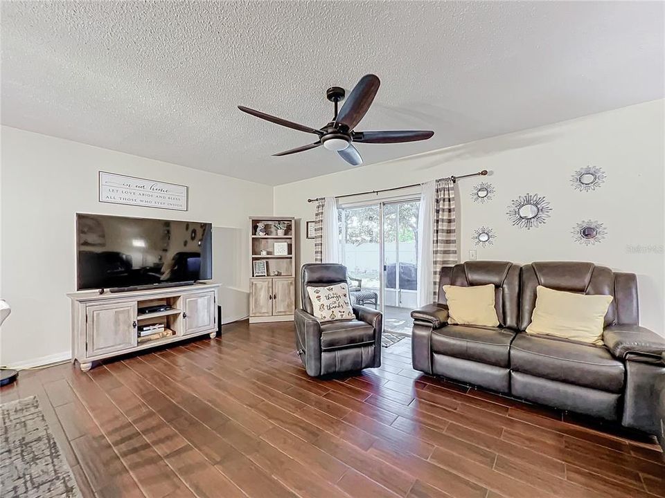 For Sale: $239,900 (3 beds, 2 baths, 1312 Square Feet)