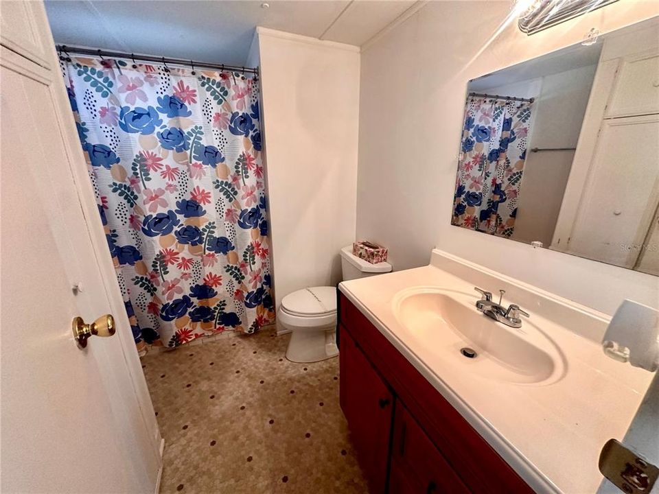 For Sale: $150,000 (2 beds, 2 baths, 864 Square Feet)