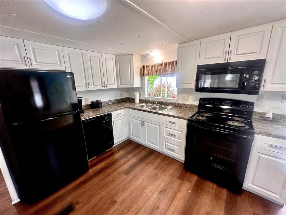 For Sale: $150,000 (2 beds, 2 baths, 864 Square Feet)